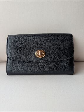 Coach F33390 Black Crossgrain Leather Turnlock Wallet Clutch